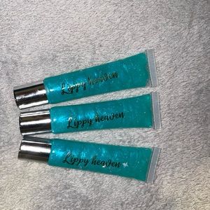Tropical scented lip gloss